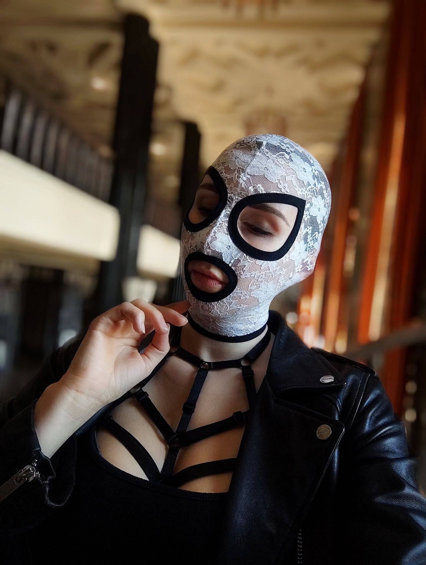 Woman lace mask for pole dance and twerk.Rave mask for party, festival and cosplay.Gothic harness mask for women.Guipure mask for carnival.