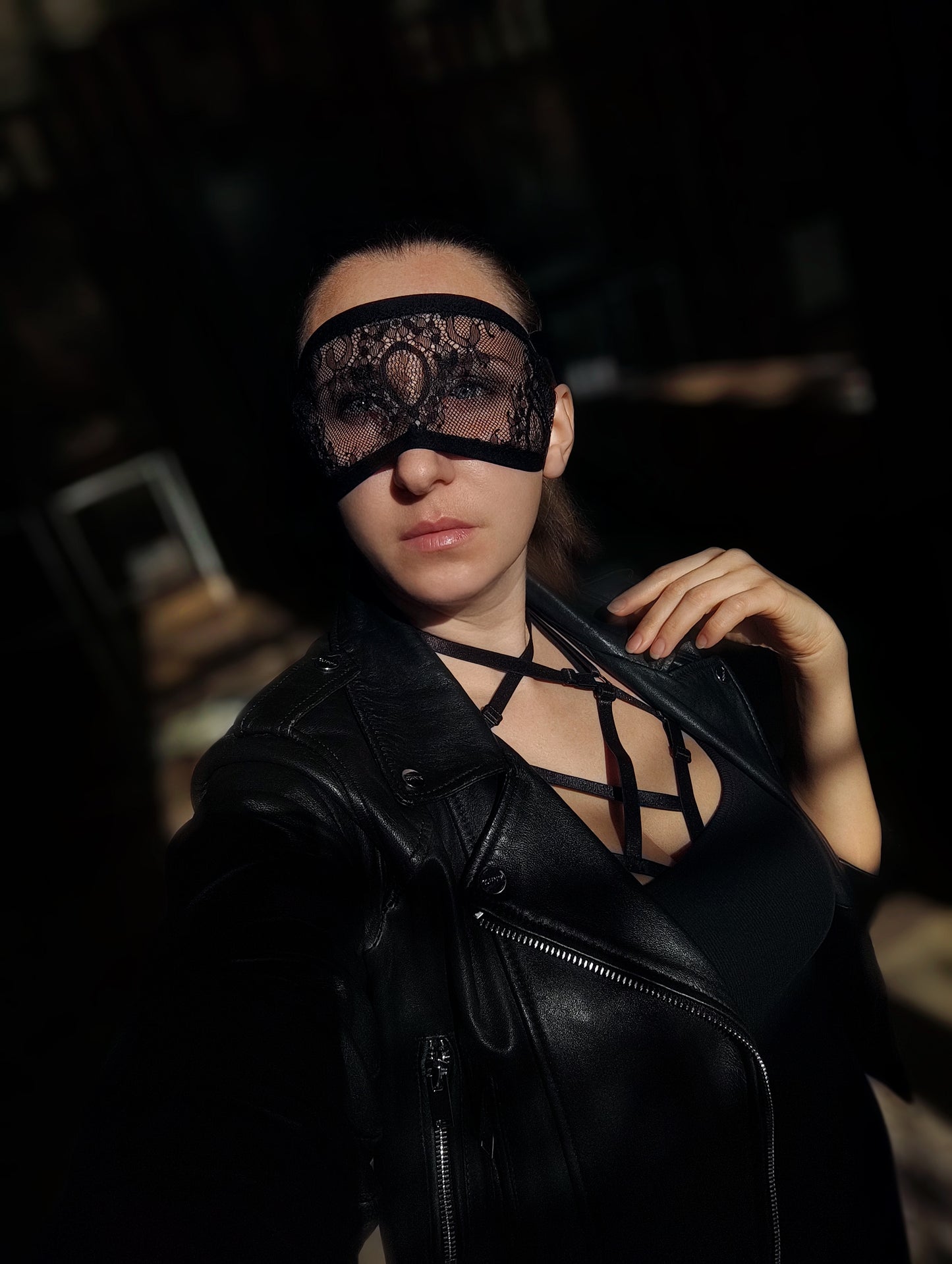 Woman lace mask for pole dance and twerk.Rave mask for party, festival and cosplay.Gothic harness mask for women.Guipure mask for carnival.