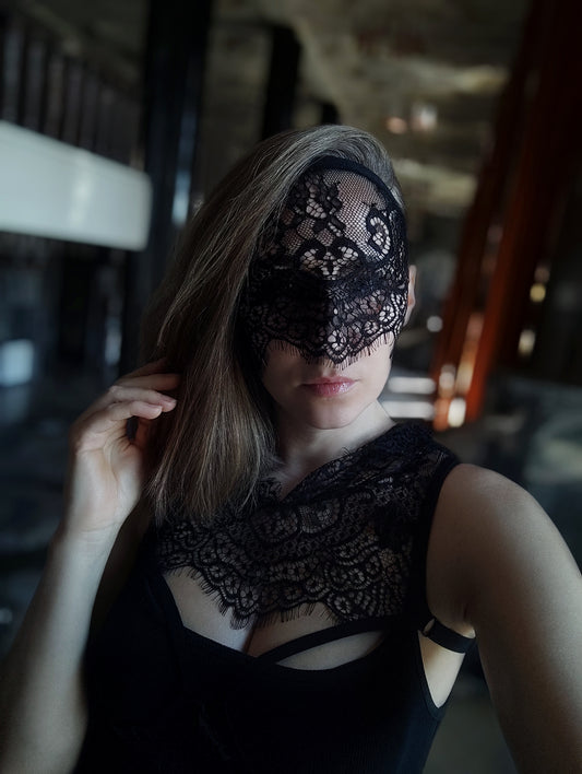 Woman lace mask for pole dance and twerk.Rave mask for party, festival and cosplay.Gothic harness mask for women.Guipure mask for carnival.