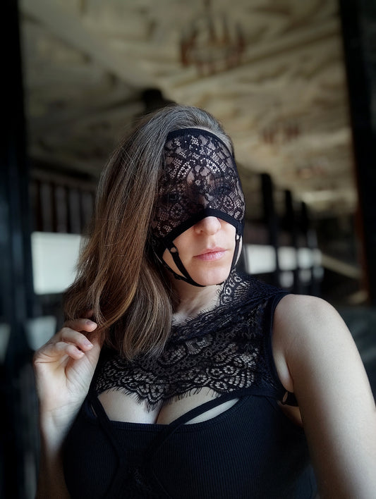 Woman lace mask for pole dance and twerk.Rave mask for party, festival and cosplay.Gothic harness mask for women.Guipure mask for carnival.