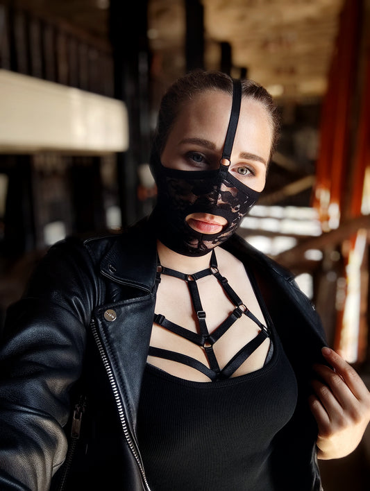 Woman lace mask for pole dance and twerk.Rave mask for party, festival and cosplay.Gothic harness mask for women.Guipure mask for carnival.