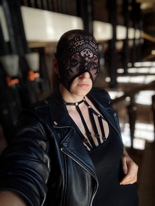 Woman lace mask for pole dance and twerk.Rave mask for party, festival and cosplay.Gothic harness mask for women.Guipure mask for carnival.