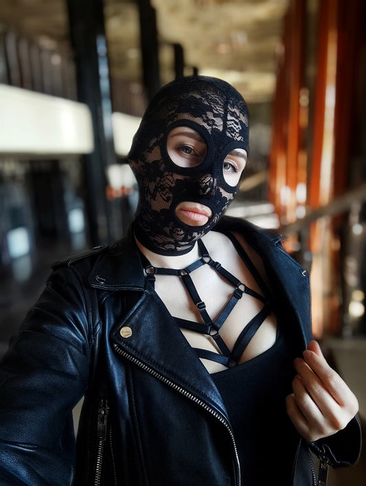 Woman lace mask for pole dance and twerk.Rave mask for party, festival and cosplay.Gothic harness mask for women.Guipure mask for carnival.