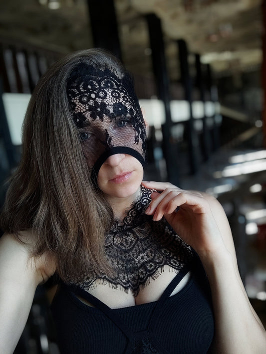 Woman lace mask for pole dance and twerk.Rave mask for party, festival and cosplay.Gothic harness mask for women.Guipure mask for carnival.