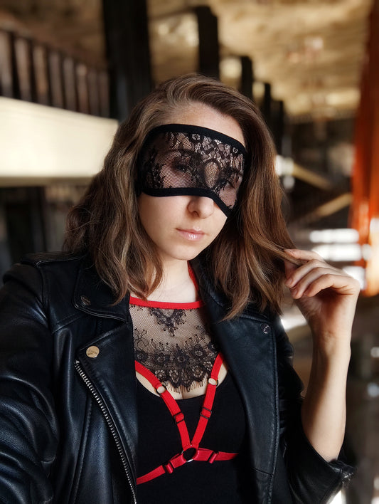 Woman lace mask for pole dance and twerk.Rave mask for party, festival and cosplay.Gothic harness mask for women.Guipure mask for carnival.
