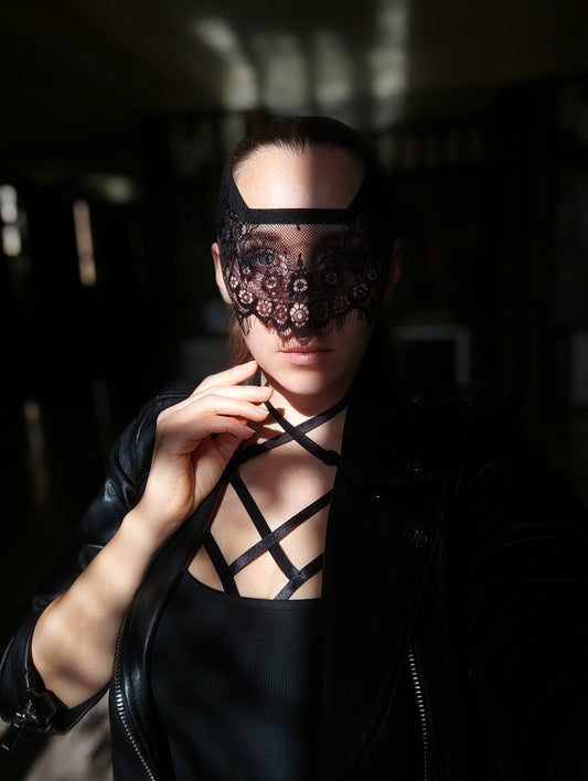 Woman lace mask for pole dance and twerk.Rave mask for party, festival and cosplay.Gothic harness mask for women.Guipure mask for carnival.