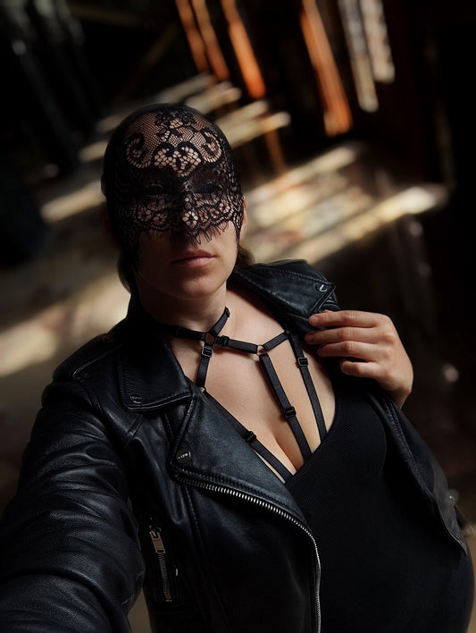 Woman lace mask for pole dance and twerk.Rave mask for party, festival and cosplay.Gothic harness mask for women.Guipure mask for carnival.