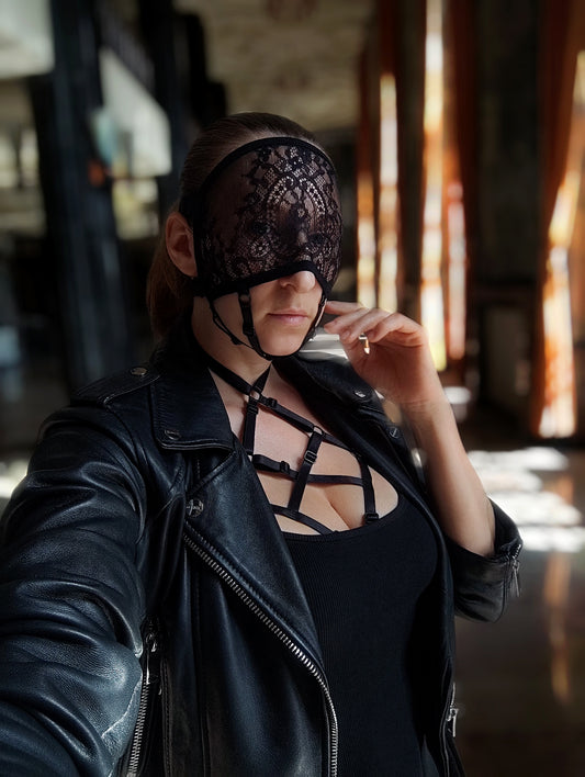 Woman lace mask for pole dance and twerk.Rave mask for party, festival and cosplay.Gothic harness mask for women.Guipure mask for carnival.